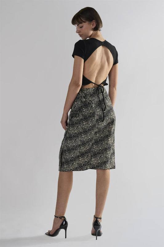 Black Round-Neck Tops