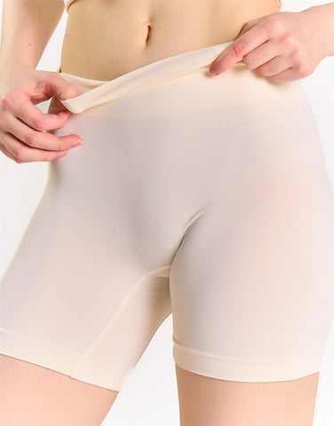 Agon Women's Off White Activewear Shorts
