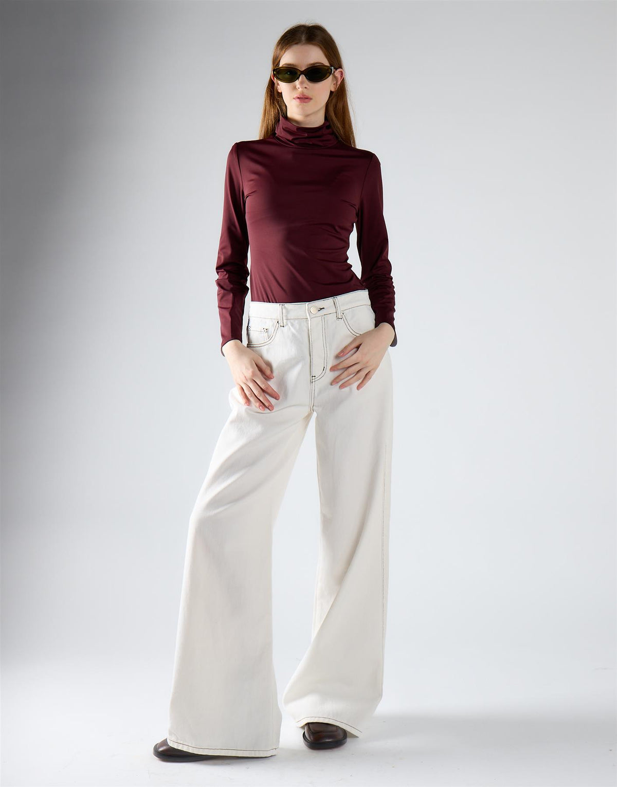 Off-White Wide-Leg Contrast-Stitch Jeans