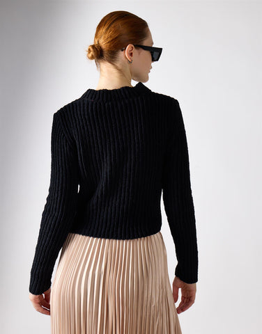 Crew Neck Cropped Jumper - Black
