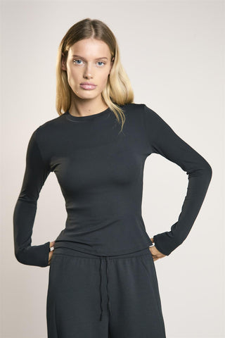 Signature Black Long-Sleeve- Top