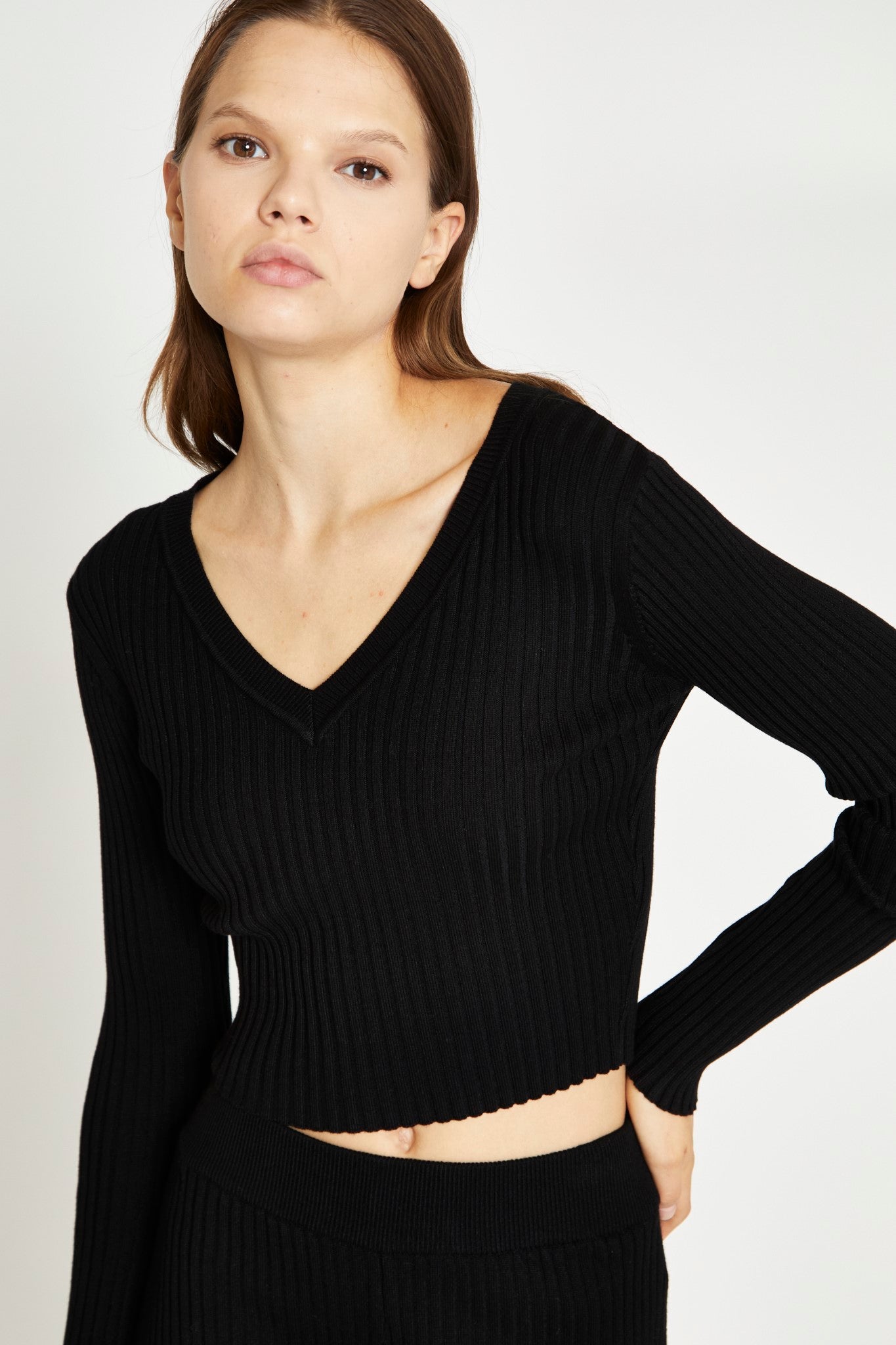 Black Knitted V-Neck Crop-Top
