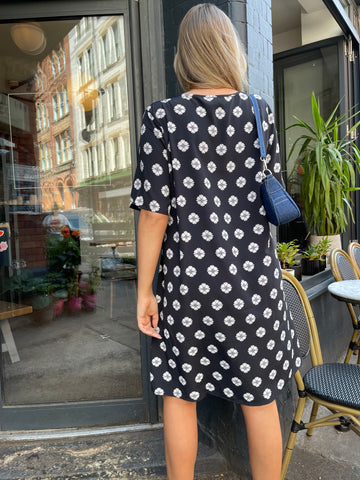 Mono-Daisy T-Shirt Mini-Dress
