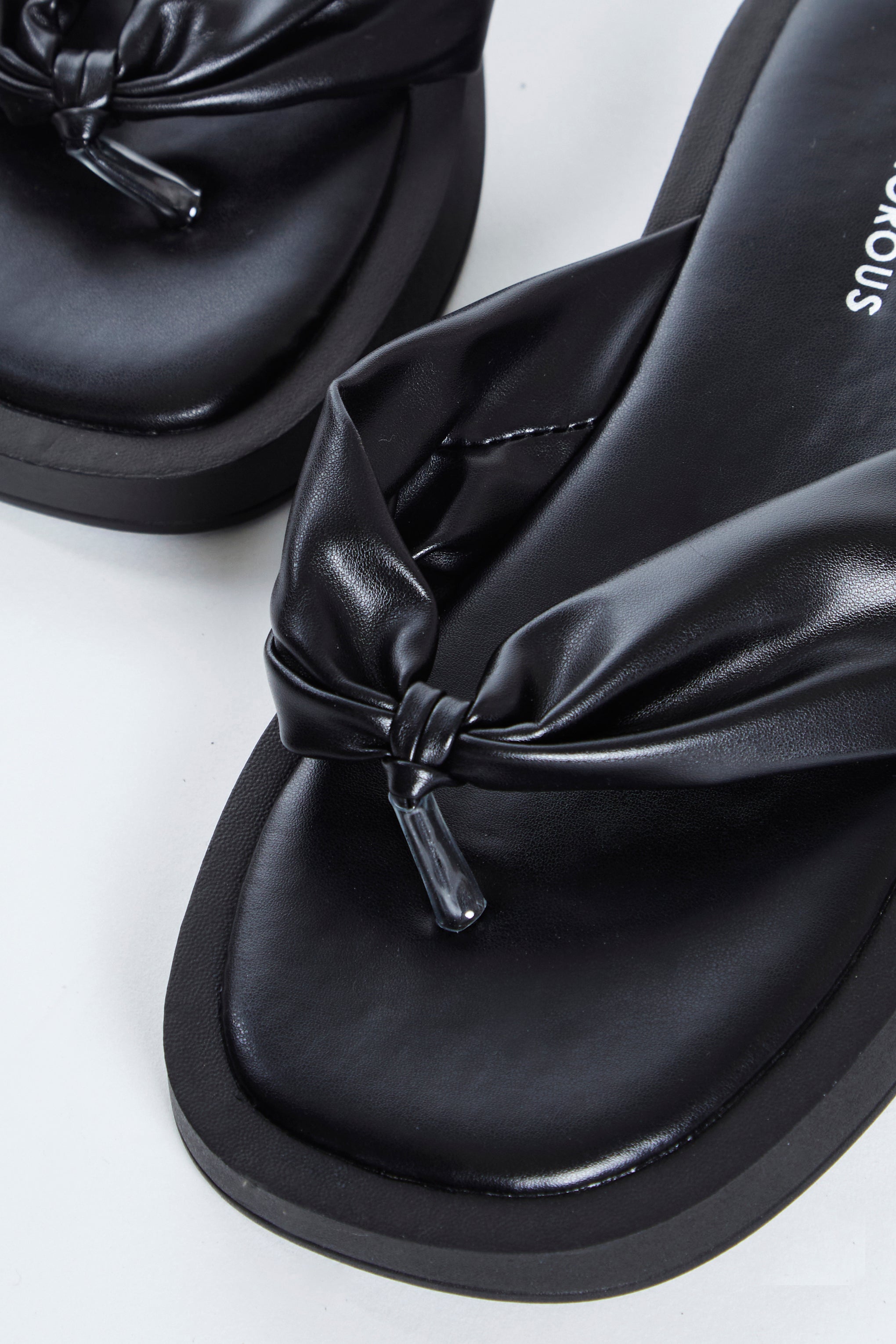 Glamorous Black Toe Post Sandals Glamorous - Main Image