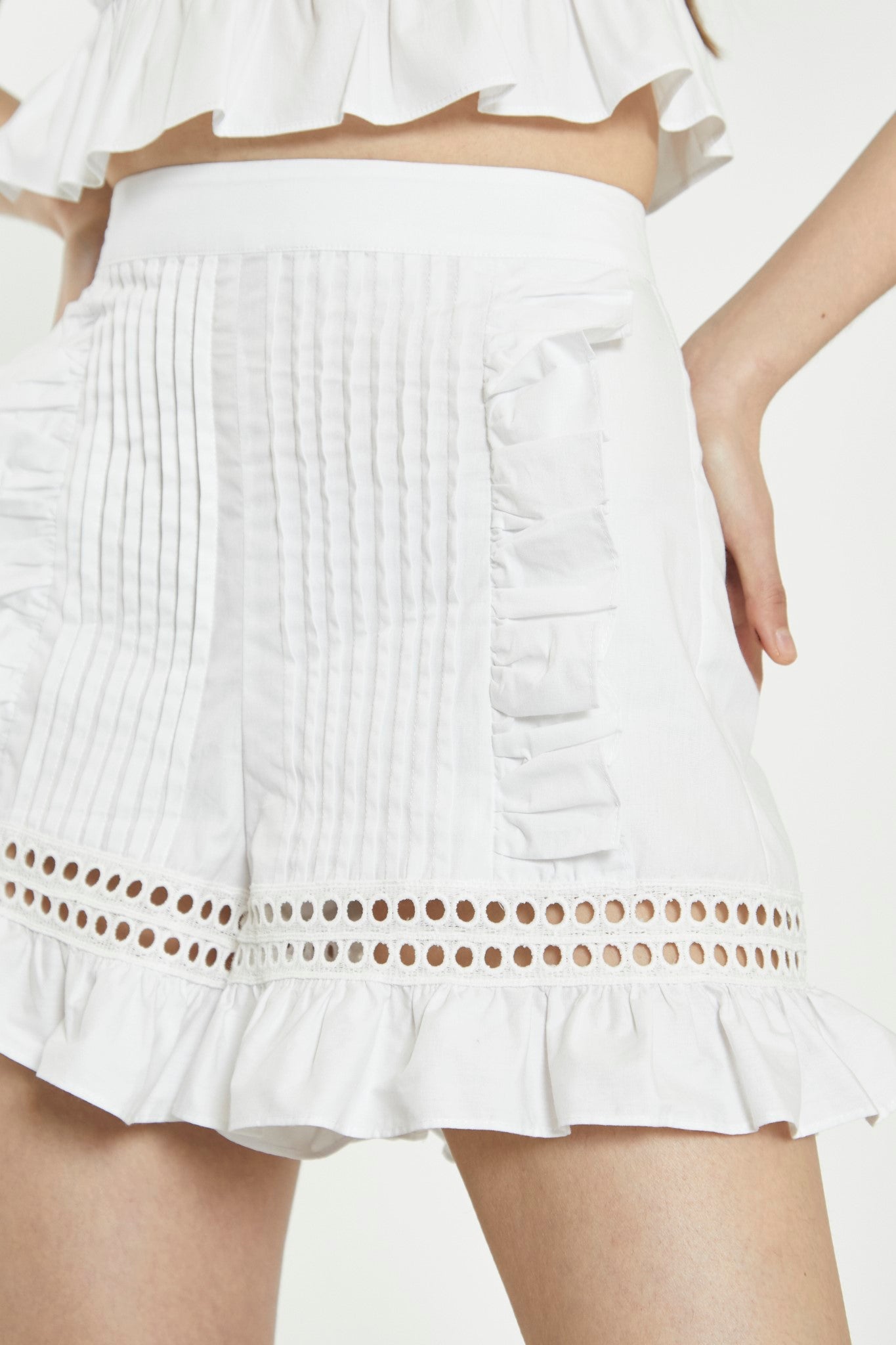 Off White Lace-Trim Frill Shorts