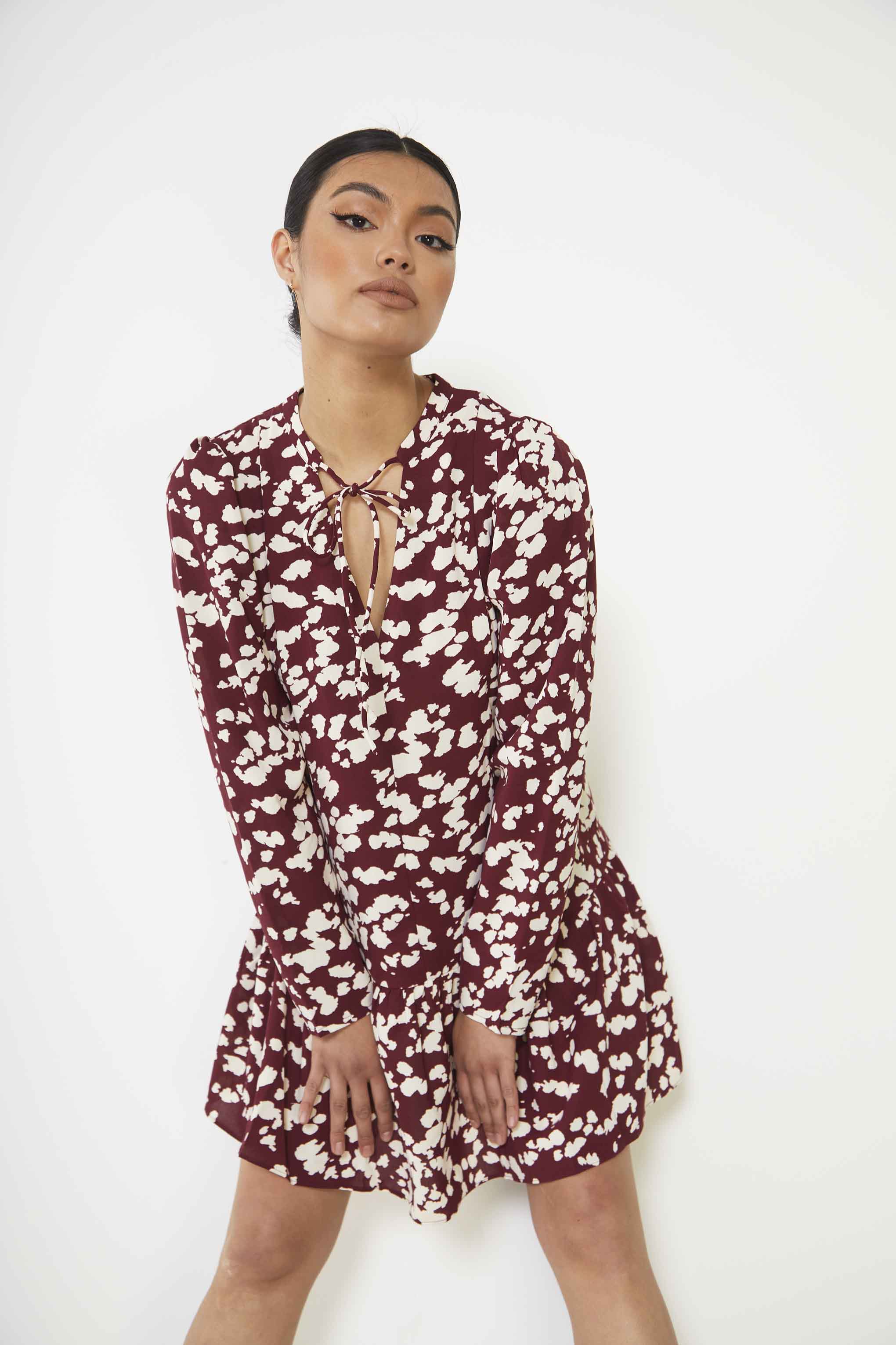 cream and maroon dress Cream Burgundy Satin Cocktail Dress Sheath Mini Short Beaded Flowers Zipper Back from Dhgate Cocktail Dresses
