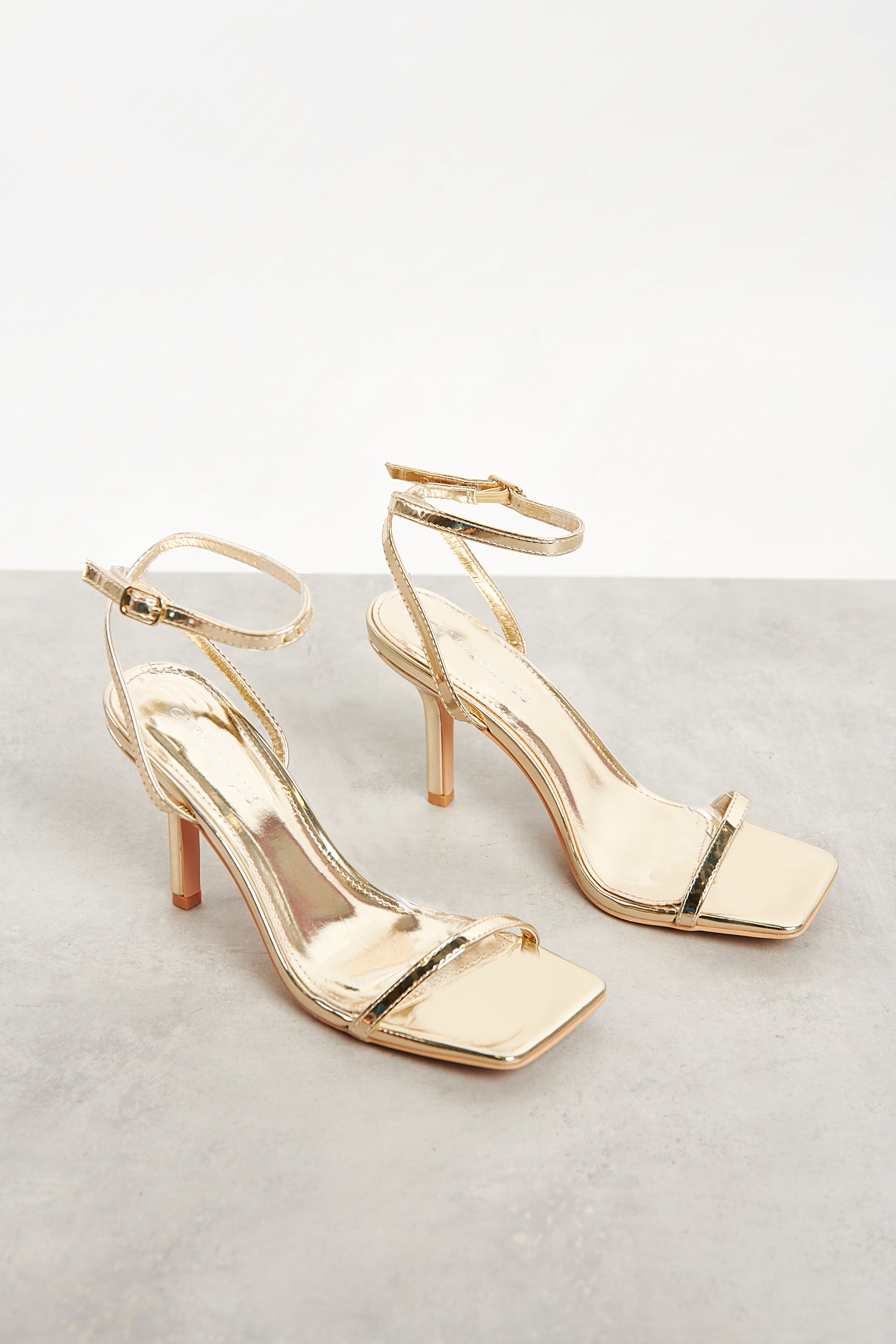 CHAIN ACROSS-Block Heel Sandal in-Gold. – vanson-stores